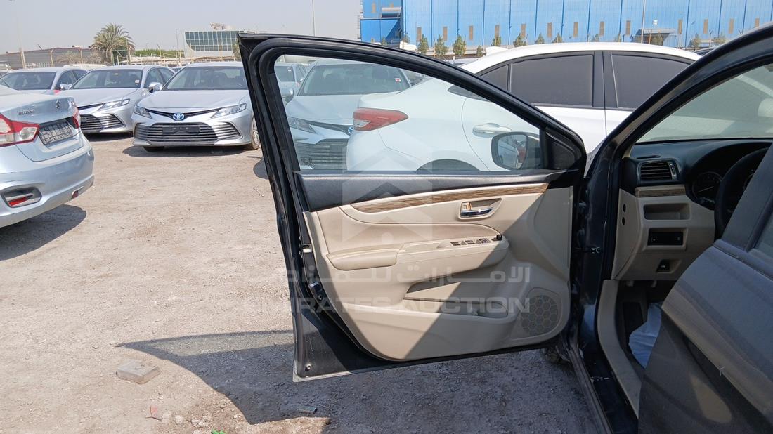 سوزوكي سياز 2023 — الباب الأمامي الأيسر — صورة 11