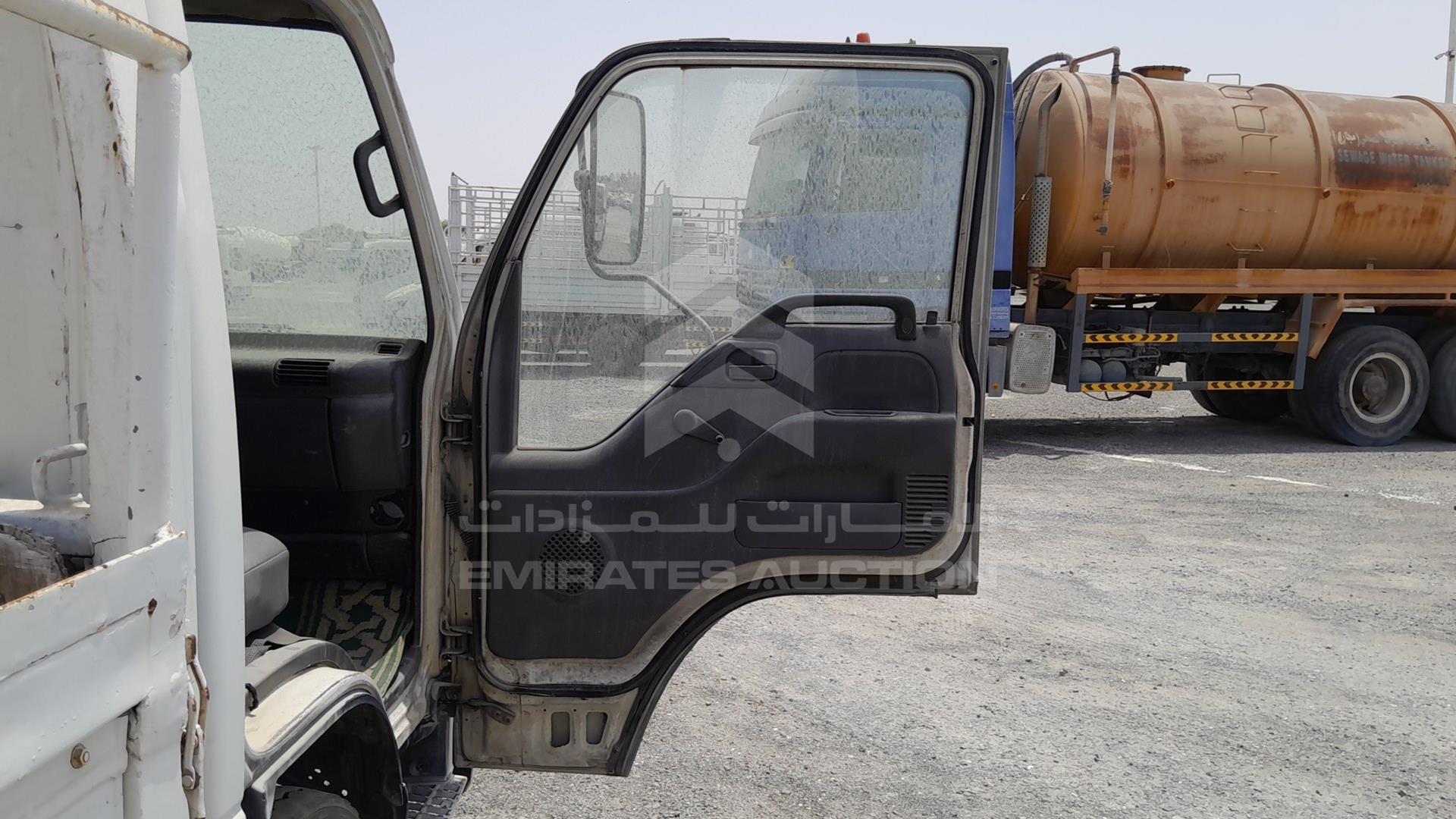 2005 ISUZU NPR VIN: JAMKP34G357P00276
