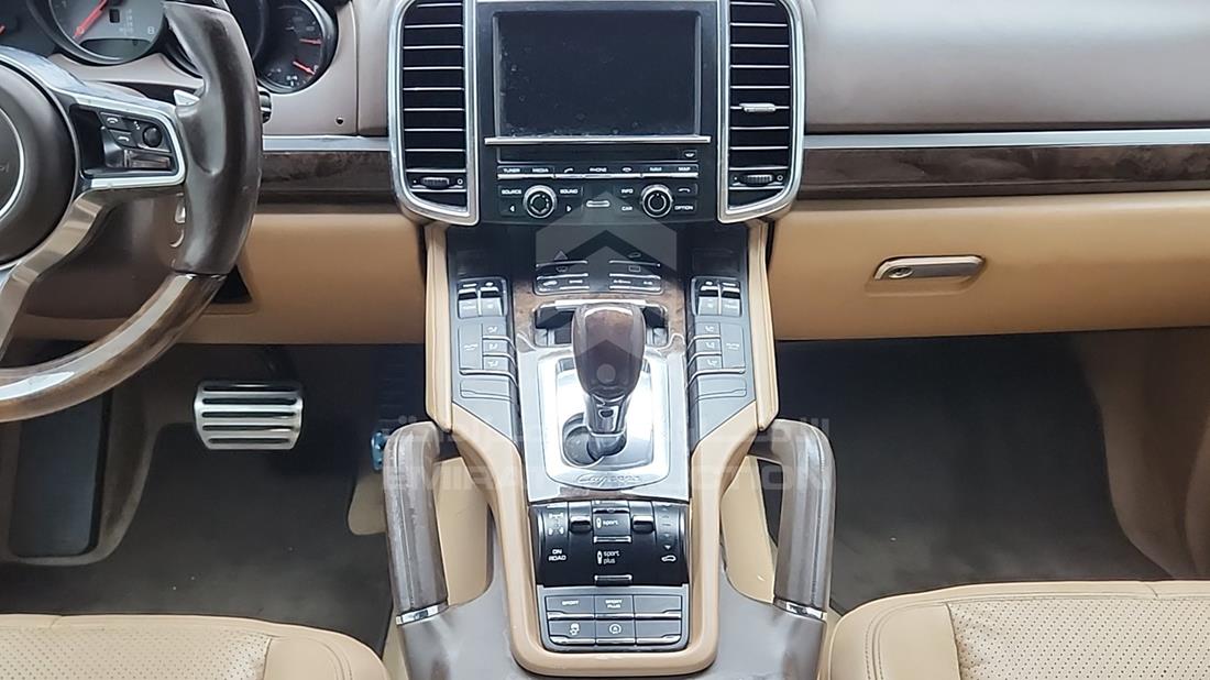 2016 Porsche Cayenne — Gear View — Photo 16