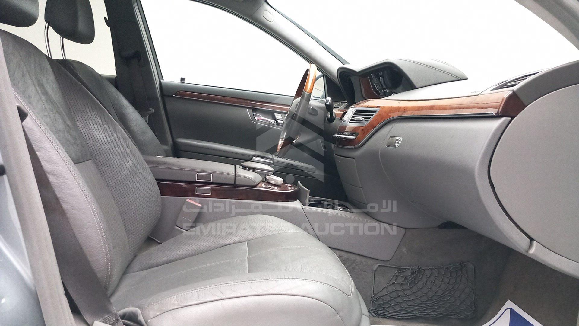 2008 MERCEDES S 550 VIN: WDDNG71X38A189891