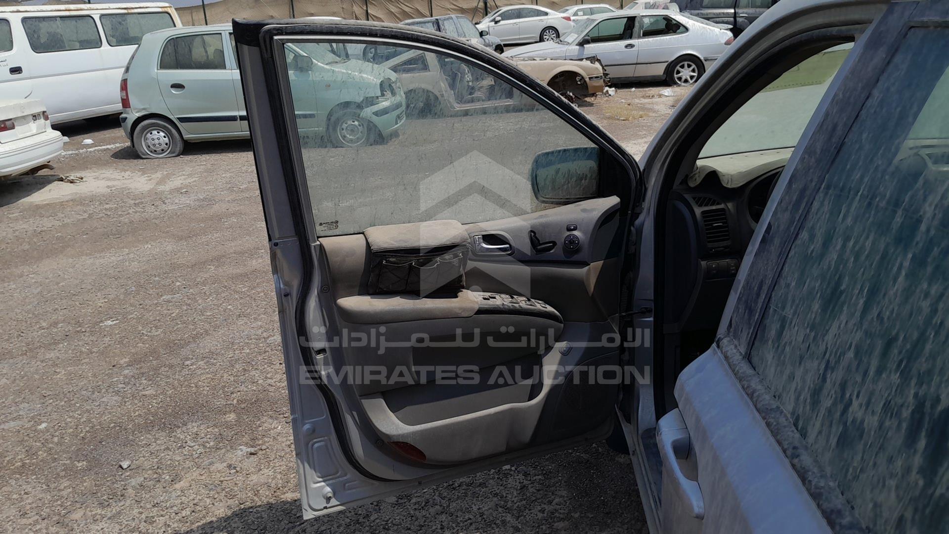 2011 KIA CARNIVAL VIN: KNAMH8172B6368472