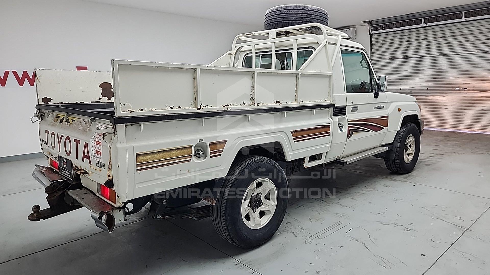 2012 TOYOTA LAND CRUISER VIN: JTFLU73J2C4522860