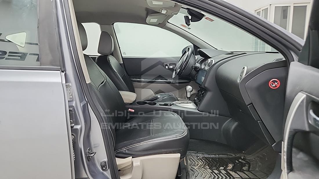 2011 Nissan Qashqai — Front Right Passenger Seat View — Photo 31