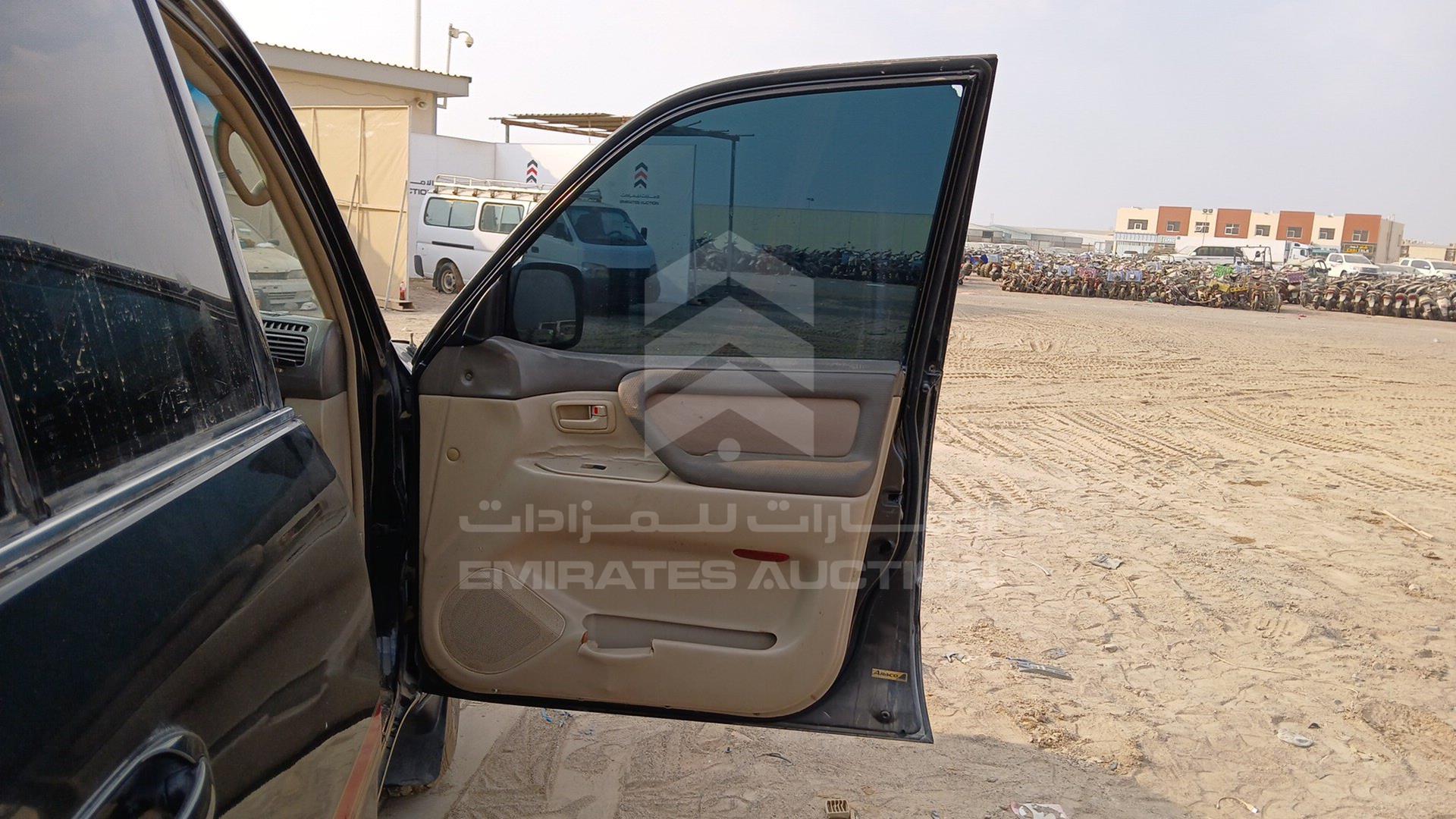 2005 TOYOTA LAND CRUISER VIN: JTEHJ09J755122002