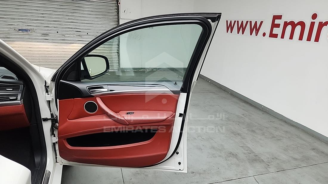 2010 BMW X6 — Front Right Door — Photo 25