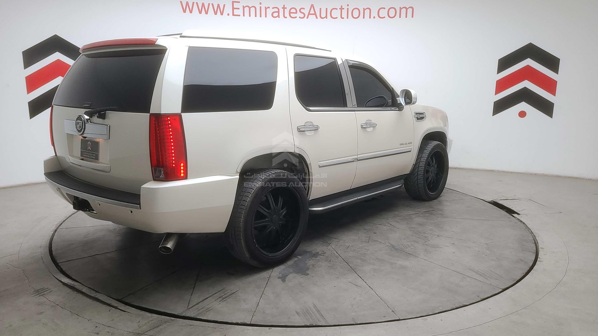 2011 CADILLAC ESCALADE VIN: 1GYS3EEJ1BR157902