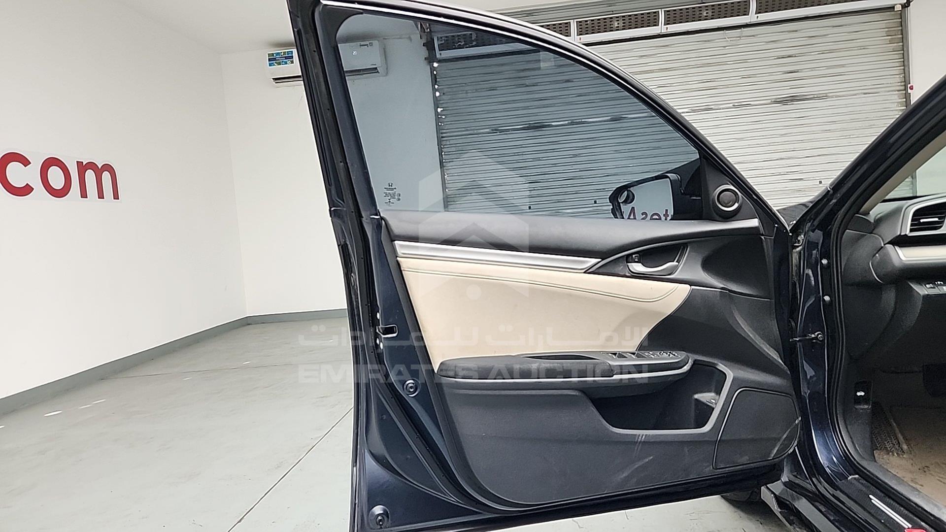 2018 HONDA CIVIC VIN: 19XFC2678JE450196