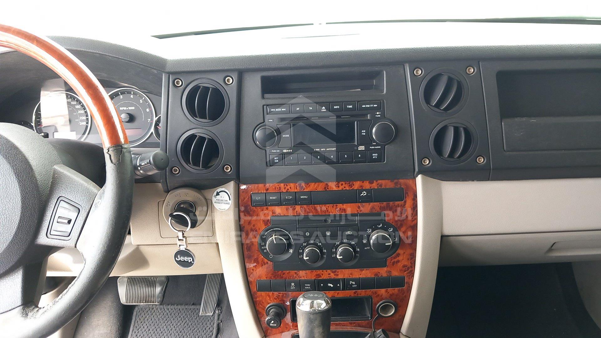 2007 JEEP COMMANDER VIN: 1J8H368257Y570082