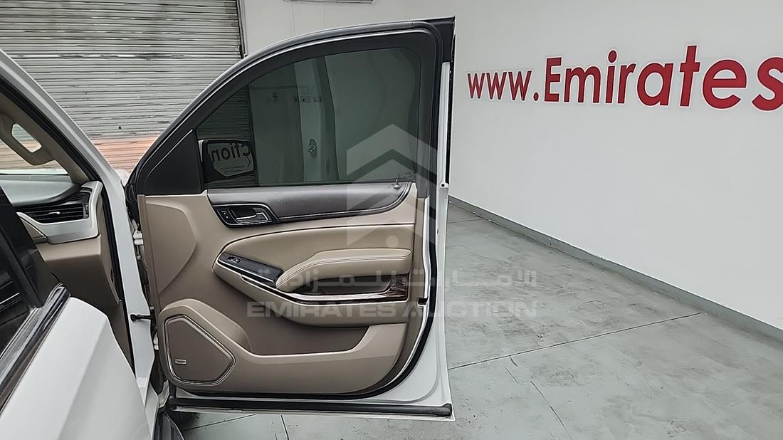 2015 GMC Yukon — Front Right Door — Photo 29