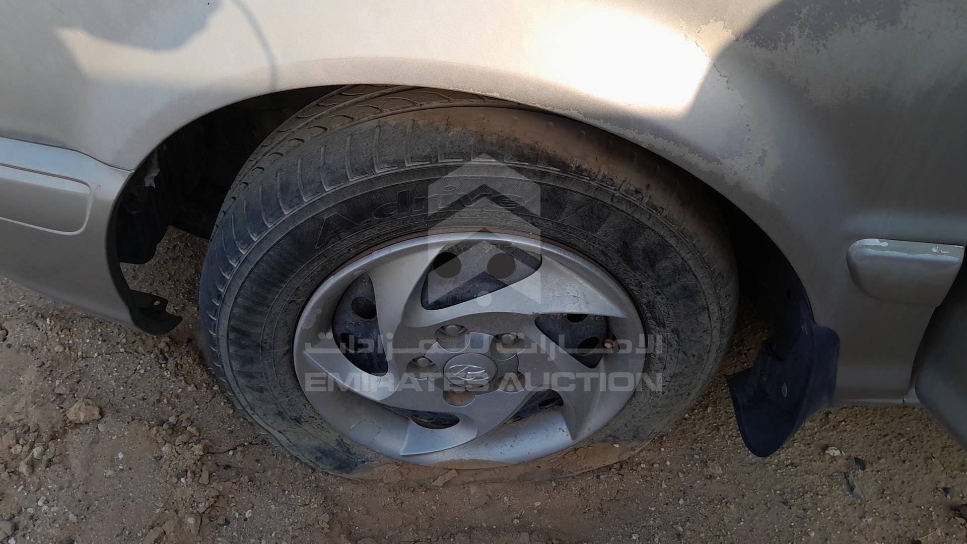 2006 HYUNDAI TRAJET VIN: KMHMG81C56U289569