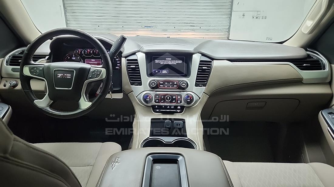 2015 GMC Yukon — Full Dashboard View — Photo 15
