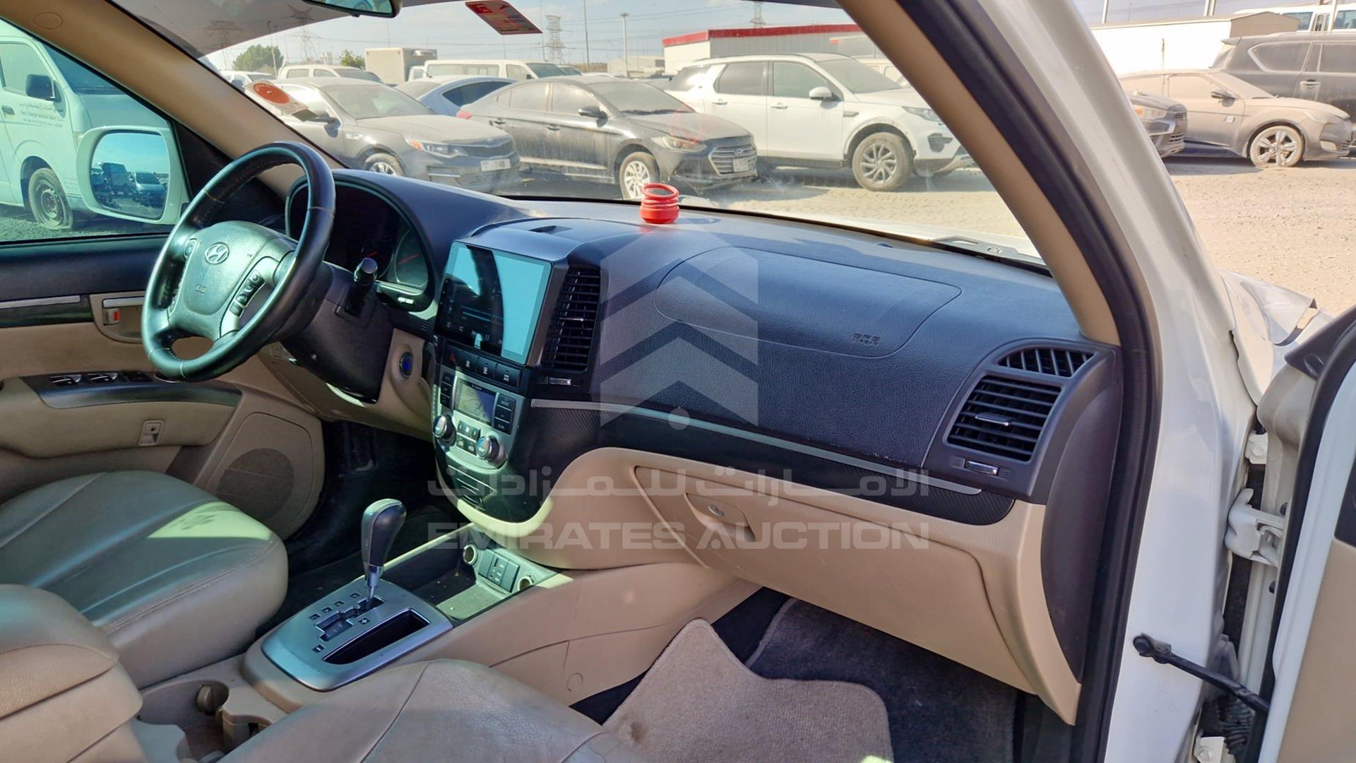 2011 HYUNDAI SANTA FE VIN: KMHSH81G6BU721605