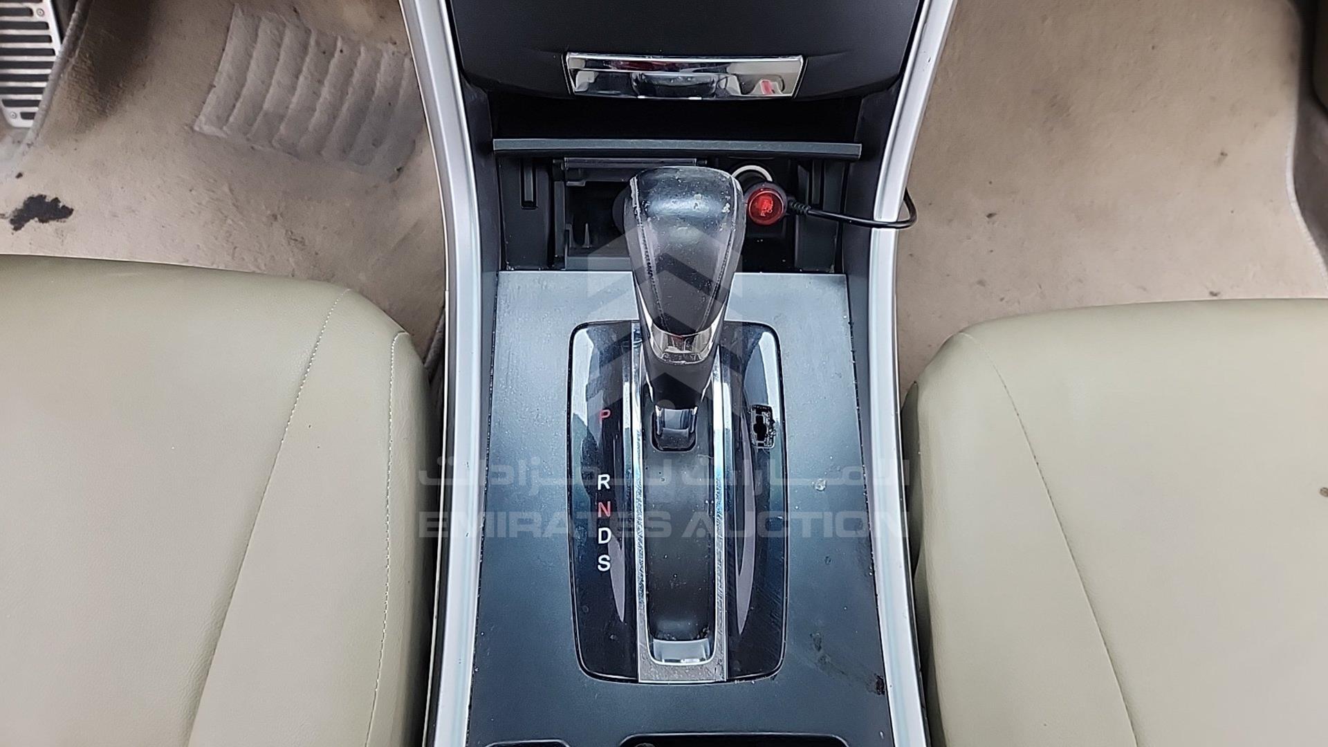 2016 HONDA ACCORD VIN: LUCCR2646G3408144