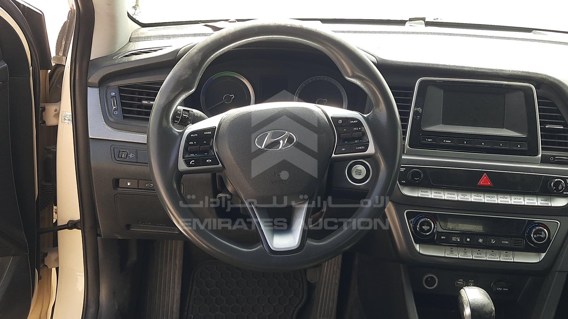 2019 HYUNDAI SONATA VIN: KMHE24136KA093020