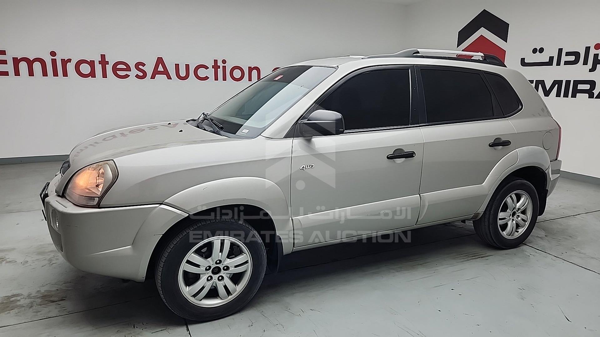 2008 HYUNDAI TUCSON VIN: KMHJM81B28U818546