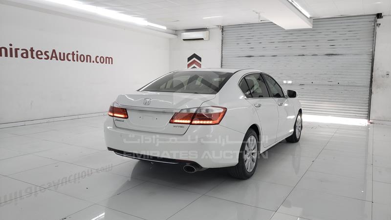 1HGCR2676EA608644 Auction: EmiratesAuction Lot: 405934 1HGCR2676EA608644 Honda Accord 2014 WHITE Photo 8