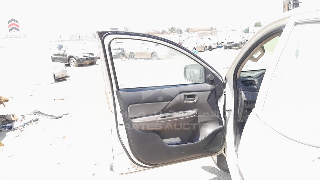 ميتسوبيشي L 200 2016 — الباب الأمامي الأيسر — صورة 11