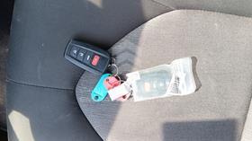 2024 Toyota Camry — Keys — Photo 4 — Thumbnail