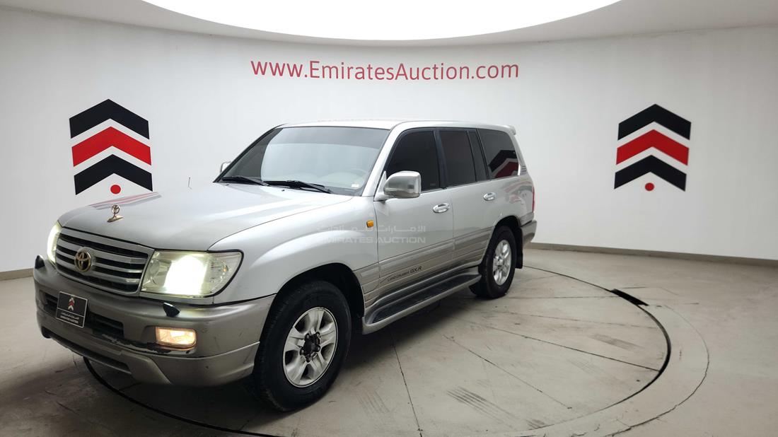 2006 Toyota Land Cruiser — Front Left Angle — Photo 7