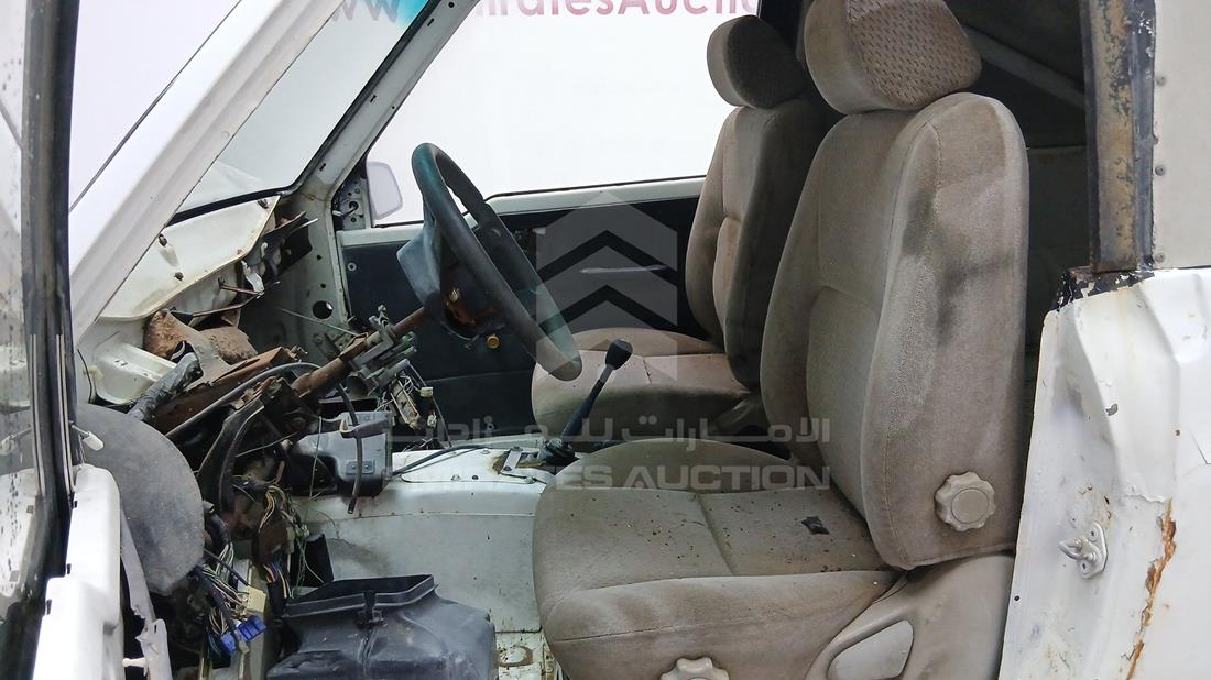 1990 Suzuki Vitara — Front Left Driver Seat View — Photo 13