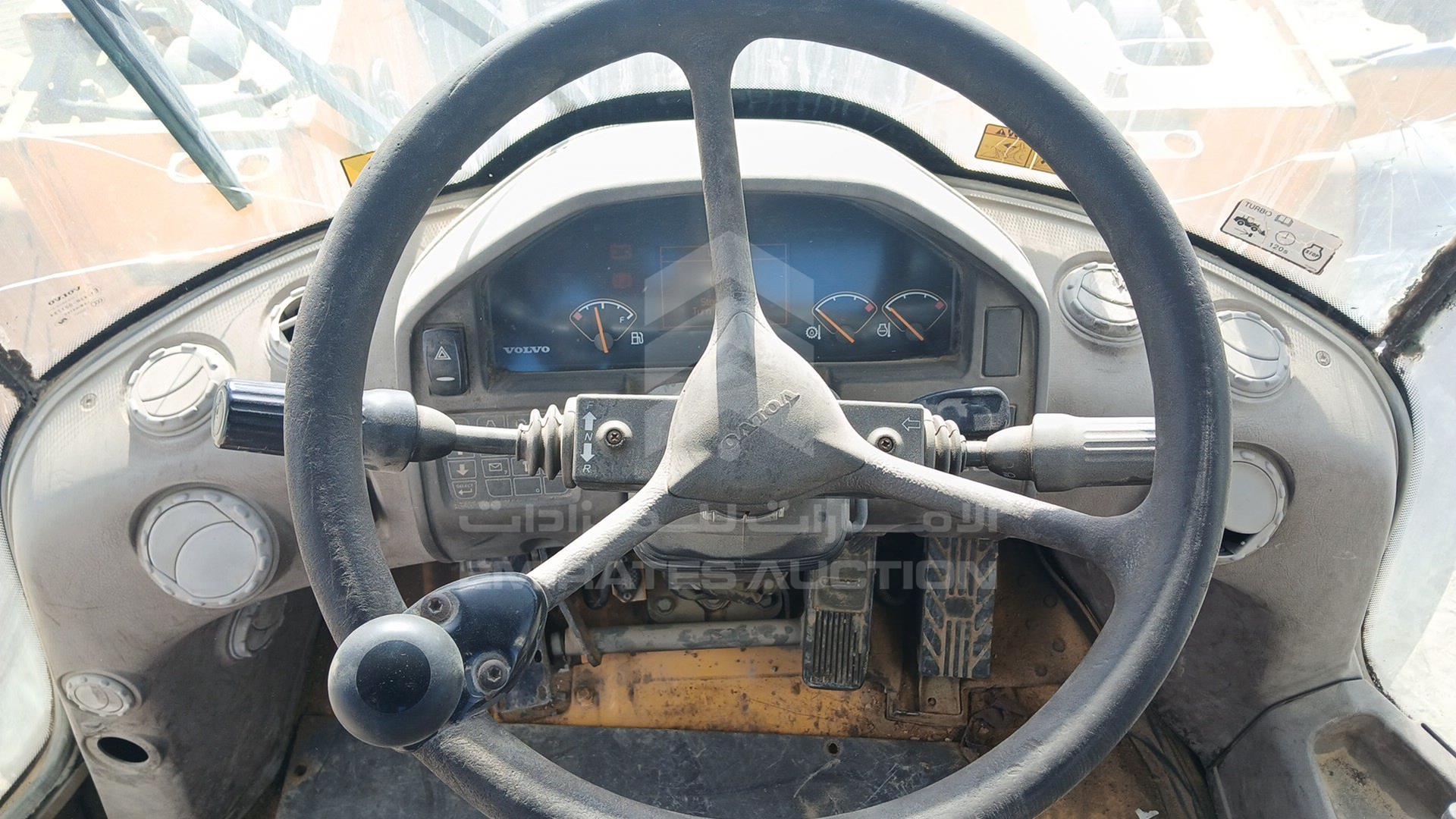 2011 VOLVO L120F VIN: VCEL120FC00026895