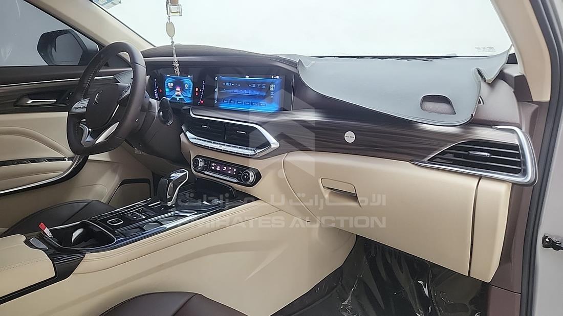 بيستون T77 2026 — زاوية واجهة الراكب الأمامي الأيمن — صورة 25