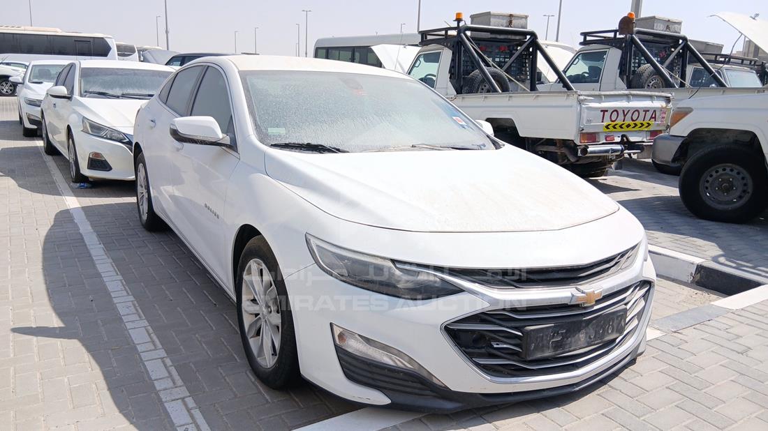 2019 Chevrolet Malibu — Front Right Angle — Photo 9