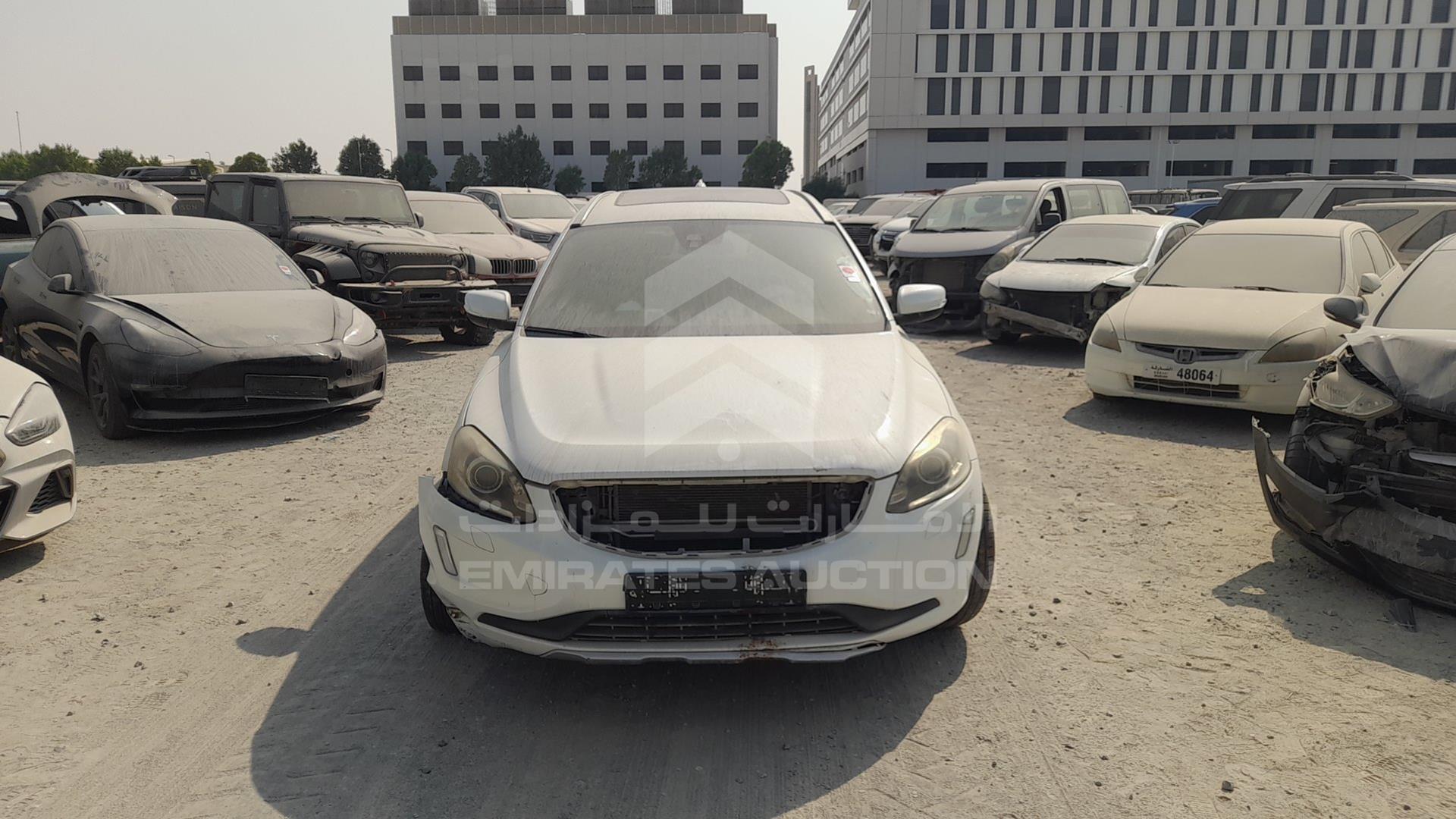 2014 VOLVO XC 60 VIN: YV147HDZ0E2558389
