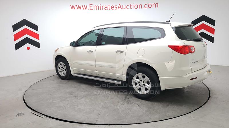 1GNKR8ED9CJ235432 Auction: EmiratesAuction Lot: 413741 1GNKR8ED9CJ235432 Chevrolet Traverse 2012 WHITE Photo 9