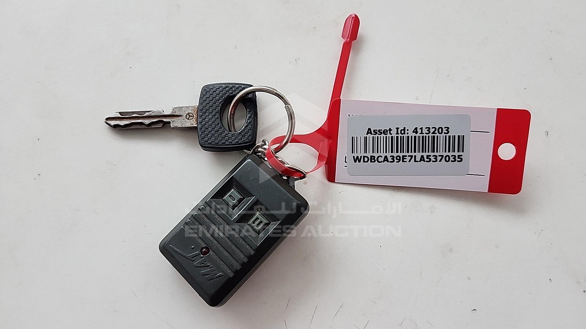 1990 MERCEDES SEL 560 VIN: WDBCA39E7LA537035