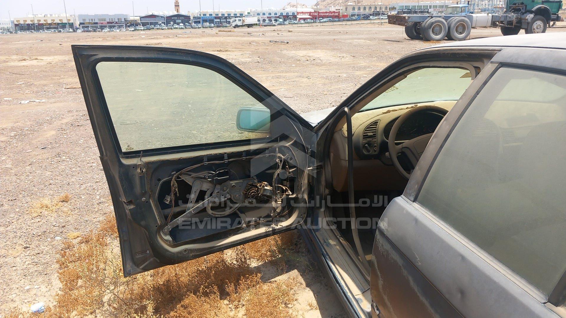 0 BMW --- VIN: WBACD4323TAV37155