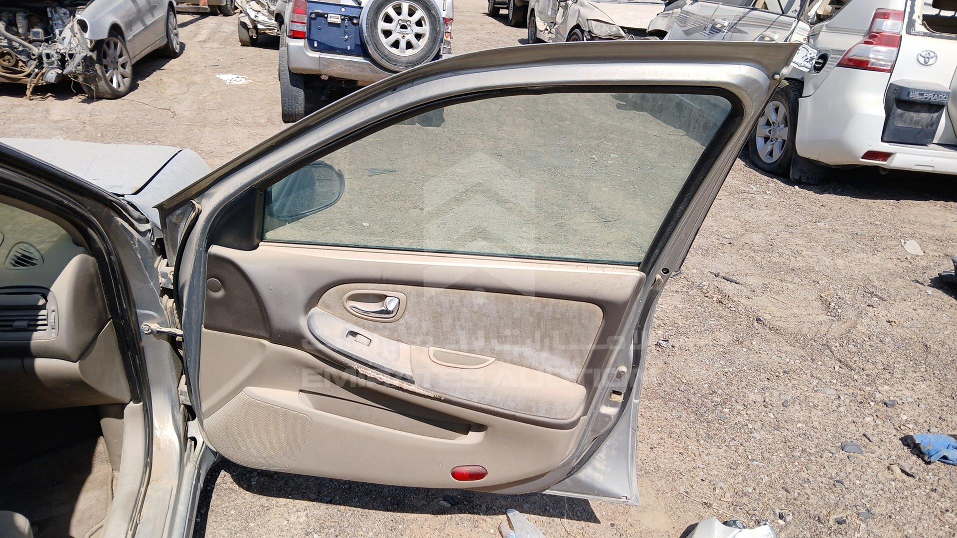 2000 NISSAN MAXIMA VIN: JN1CA31S41T561400