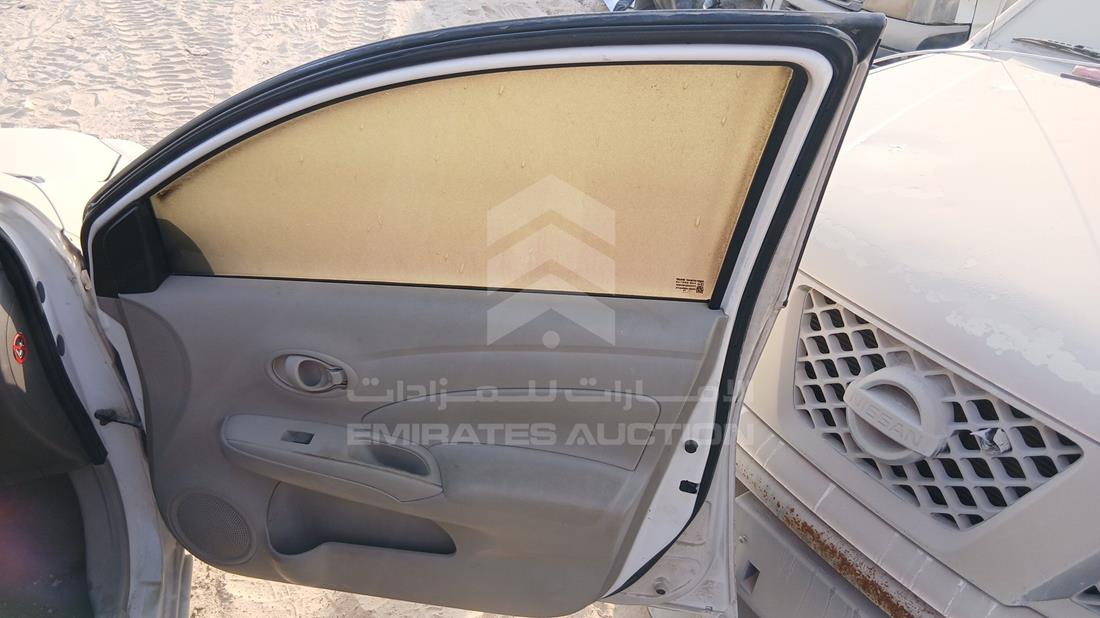 نيسان صني 2012 — الباب الأمامي الأيمن — صورة 24