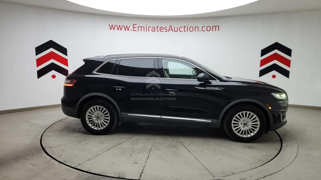 2019 Lincoln Nautilus — Right Full View — Photo 38