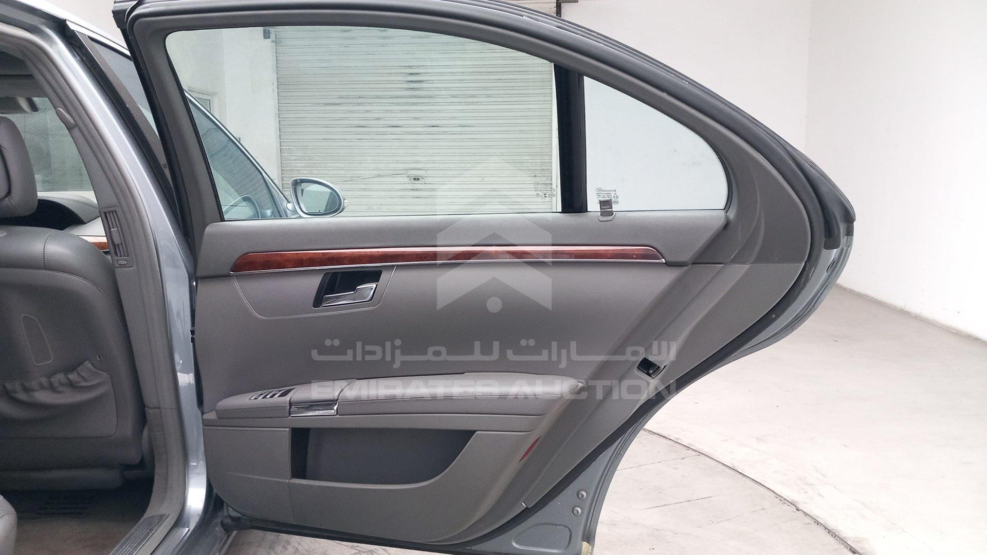 2008 MERCEDES S 550 VIN: WDDNG71X38A189891