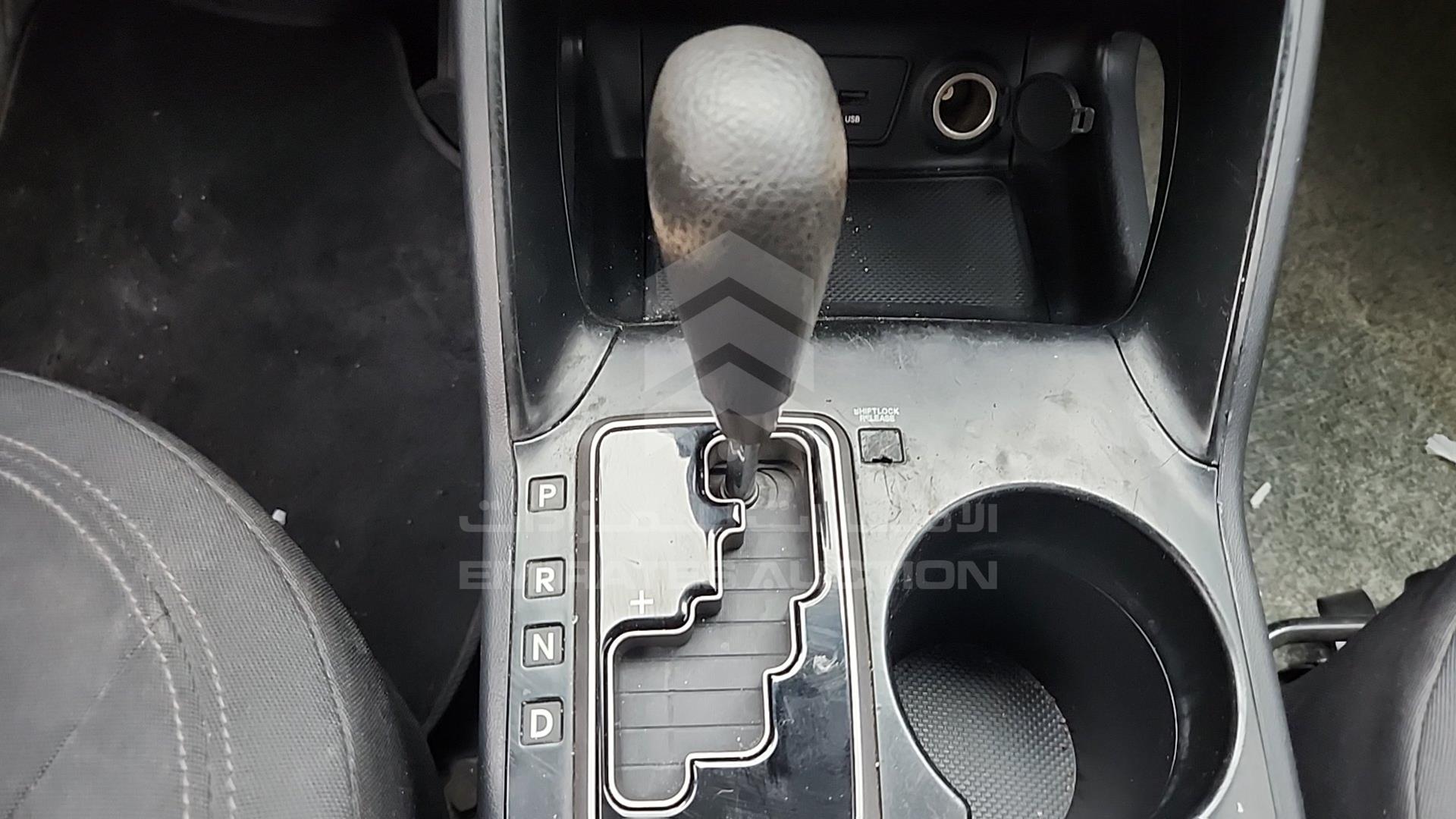 2011 HYUNDAI TUCSON VIN: KMHJT81B4BU132406
