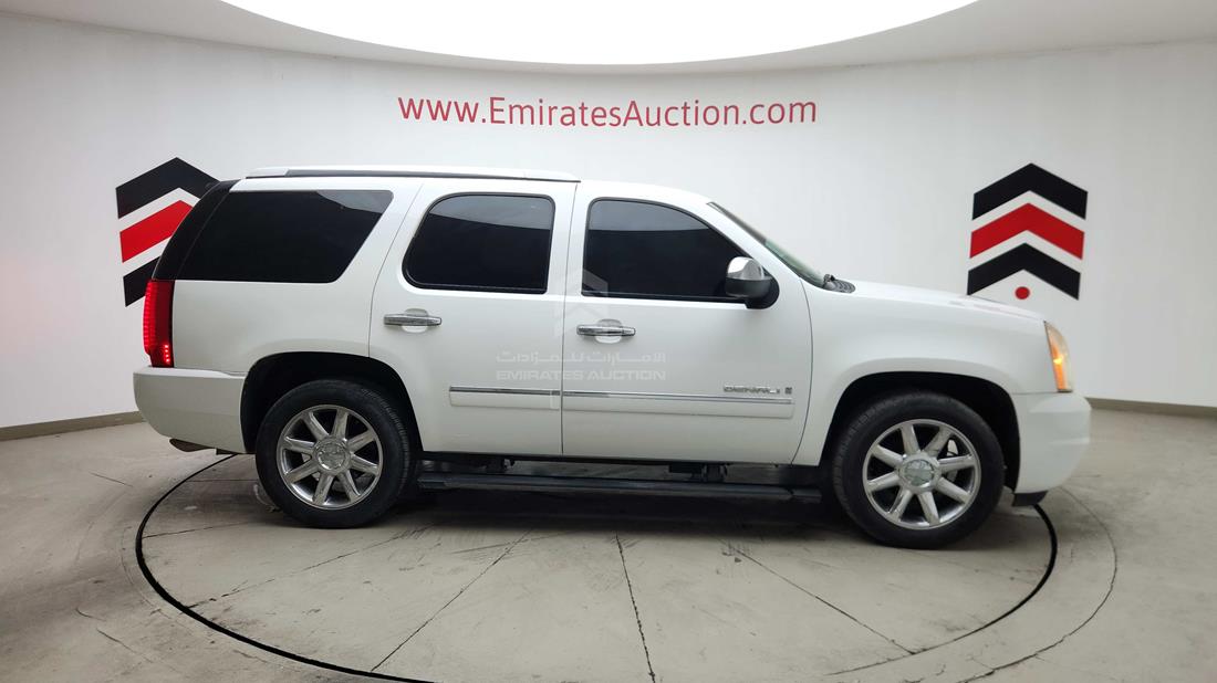 2009 GMC Yukon — Right Full View — Photo 38