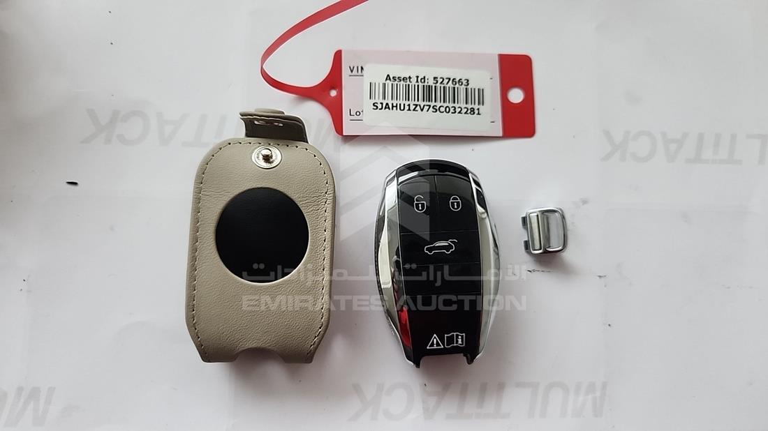 2025 Bentley Bentayga — Keys — Photo 7