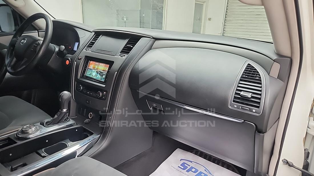 نيسان باترول 2019 — زاوية واجهة الراكب الأمامي الأيمن — صورة 28