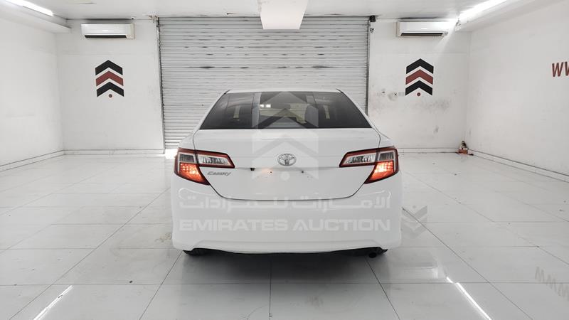 6T1BF9FK7FX563065 Auction: EmiratesAuction Lot: 409828 6T1BF9FK7FX563065 Toyota Camry 2015 WHITE Photo 8