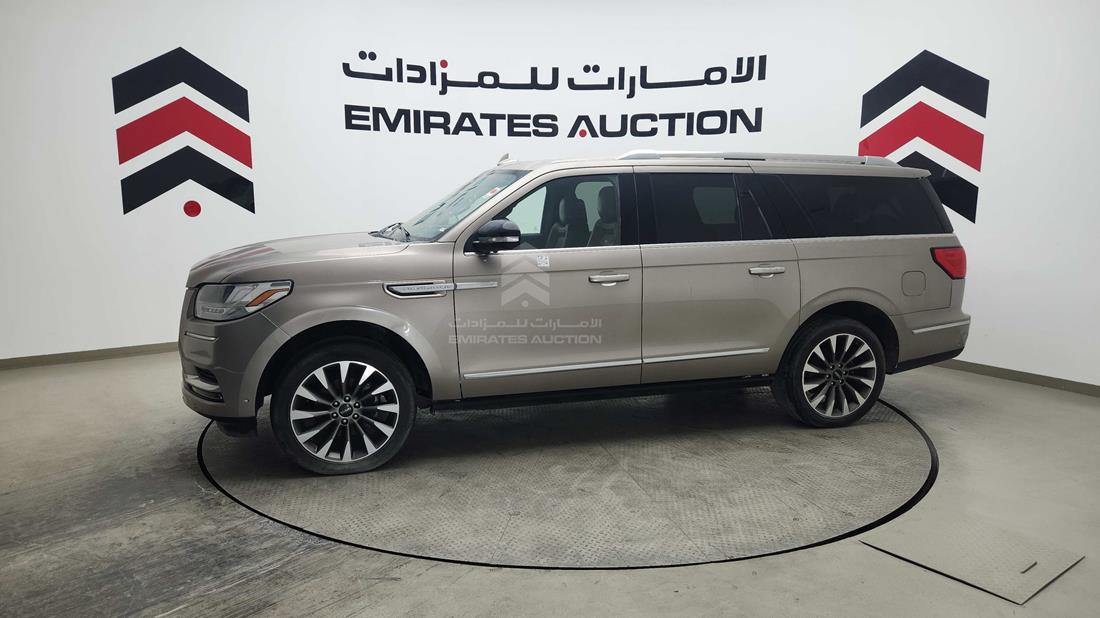 2020 Lincoln Navigator — Front Left Angle — Photo 3