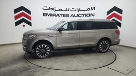 2020 Lincoln Navigator — Front Left Angle — Photo 3 — Thumbnail