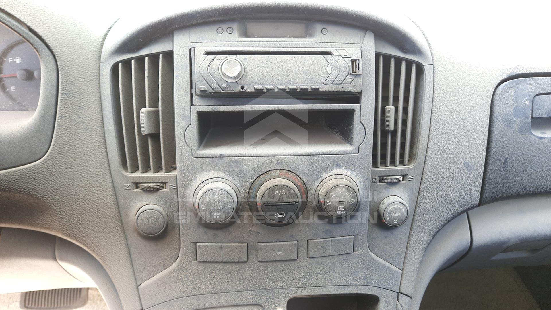 2011 HYUNDAI H1 VIN: KMJWA37R5BU239921