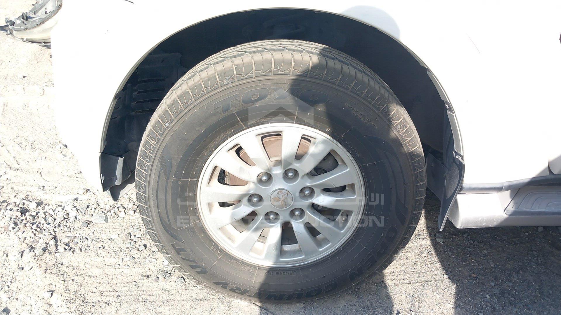 2013 MITSUBISHI PAJERO VIN: JMYLRV95WDJ709578