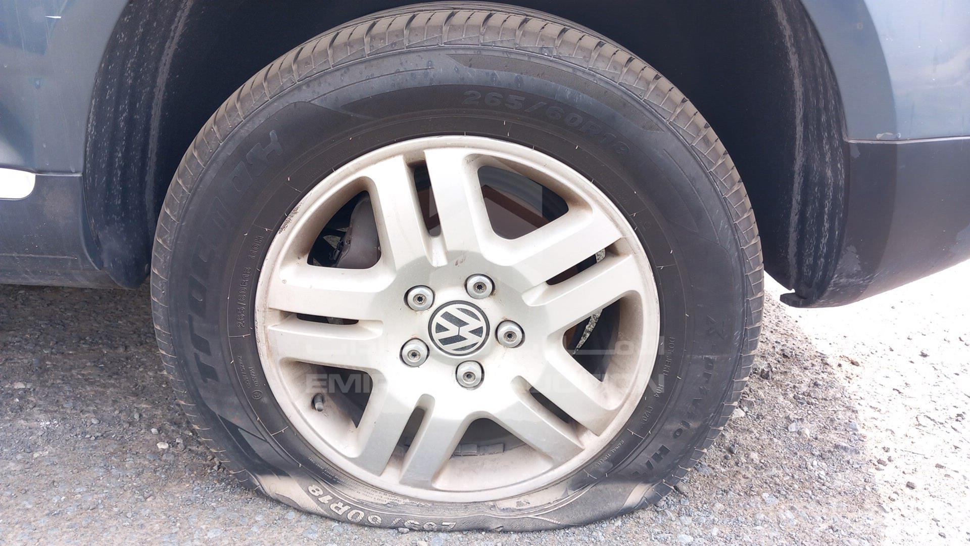 2007 VOLKSWAGEN TOUAREG VIN: WVGAE27LX7D018294