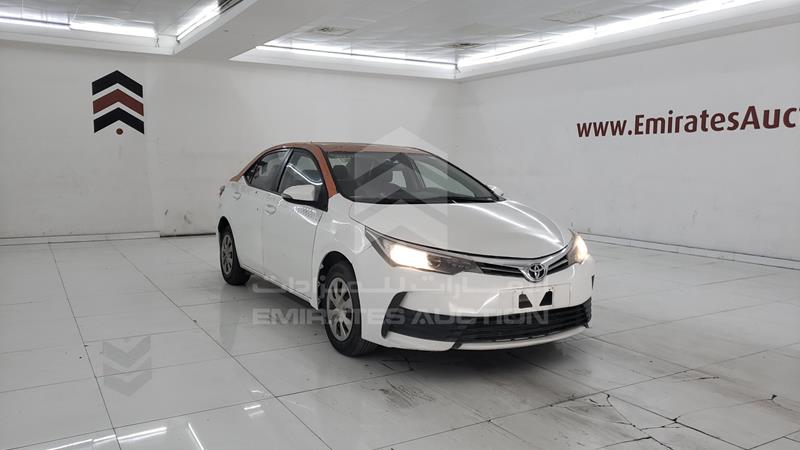 RKLBB9HEXH5193248 Auction: EmiratesAuction Lot: 404124 RKLBB9HEXH5193248 Toyota Corolla 2017 WHITE Photo 9