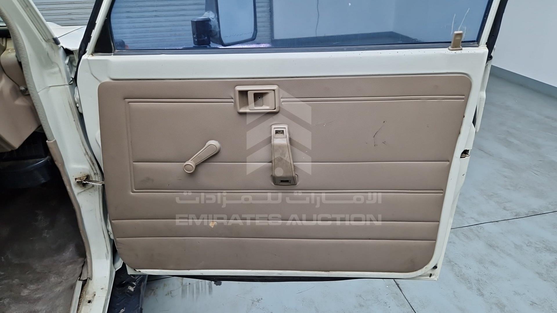 2004 TOYOTA LAND CRUISER VIN: JTFLJ71J348007713