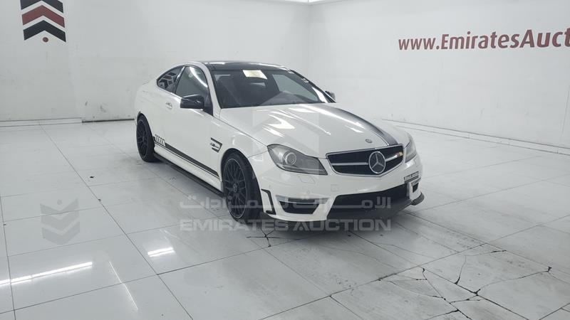 WDDGJ7HB7DG056594 Auction: EmiratesAuction Lot: 428637 WDDGJ7HB7DG056594 Mercedes C 63 AMG 2013 WHITE Photo 11
