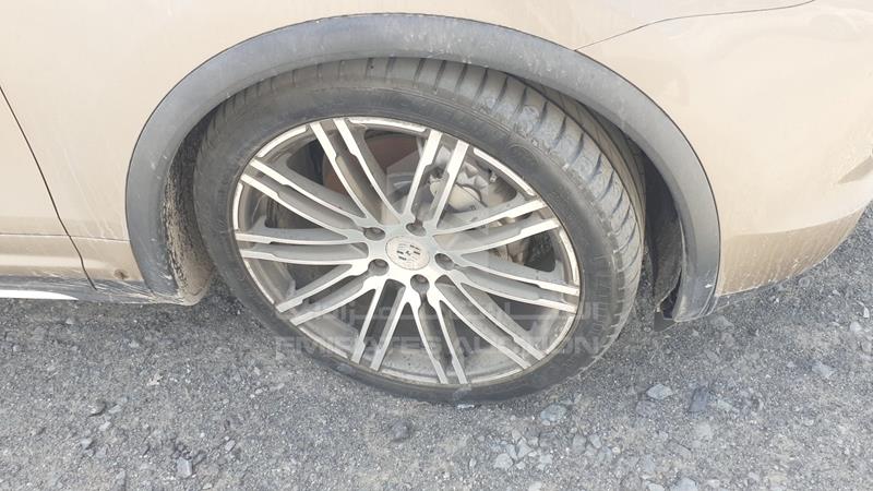 WP1ZZZ92ZFLA58456 Auction: EmiratesAuction Lot: 409142 WP1ZZZ92ZFLA58456 Porsche Cayenne S 2015 GOLD Photo 31