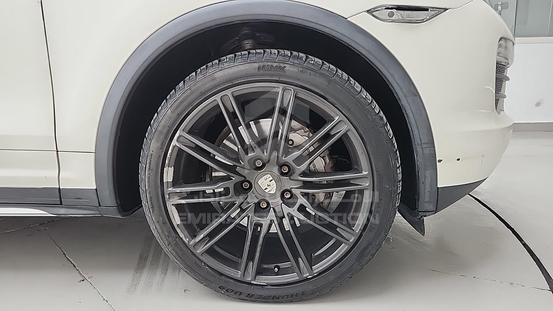 2011 PORSCHE CAYENNE VIN: WP1ZZZ92ZBLA41361